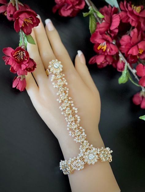 Single Gold finished Kundan Pearl bracelet/ Haathphool  / Gold finished Ring Bracelet / hand harness/ Kundan Bracelet /hath panja Hand Panja, Indian Hand Jewelry, Finger Ring Bracelet, Kundan Bracelet, Bracelet Combo, Hand Harness, Bridal Jewellery Design, Single Ring, Indian Jewelry Sets