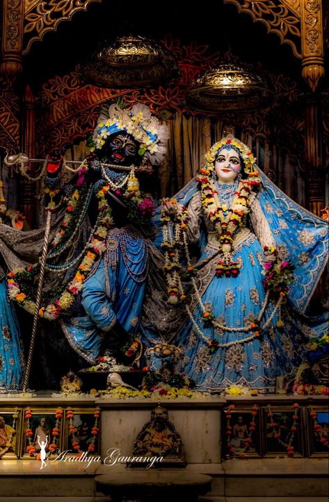 Isckon Radhakrishna Wallpaper, Vrindavan Dham Images, Easy Diy Candy, Vrindavan Dham, Camera Cartoon, God Wallpaper, Rainy Day Aesthetic, Krishna Hd, Hanuman Photos