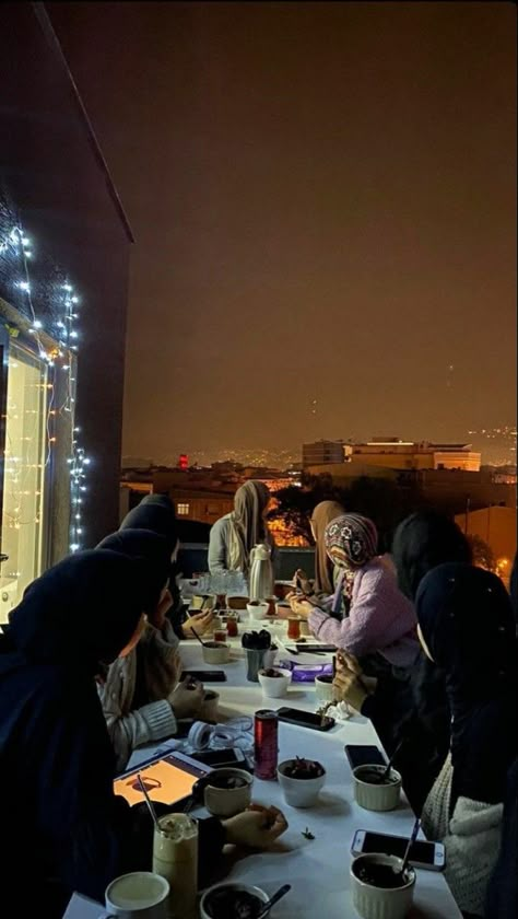 Iftar Aesthetic, Ramadan Vibes, Islamic Lifestyle, Arab Aesthetic, Deen Dunya, Muslim Family, In Sha Allah, Feeling Pictures, Vision Board Pictures