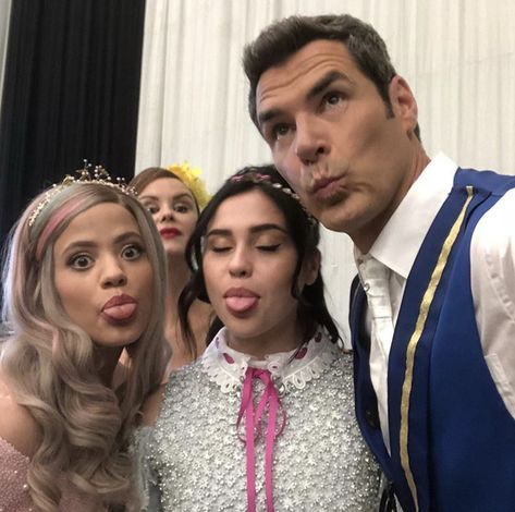 Behind the scenes descendants 3 Descendants Behind The Scenes Pics, Behind The Scenes Descendants, Descendants Behind The Scenes, Descendants Funny, Descendants Bts, Dan Payne, Brenna Damico, Keegan Connor Tracy, Disney Descendants Characters