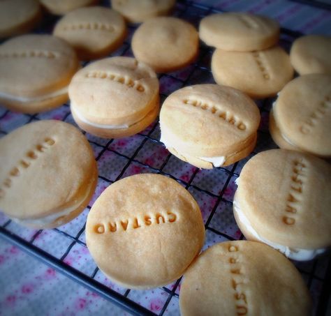 Custard Creams Custard Cream Recipe, British Cookies, Custard Creams, Cookies And Bars, Custard Cookies, Biscuit Bar, Custard Cream, The English Kitchen, Desserts With Biscuits