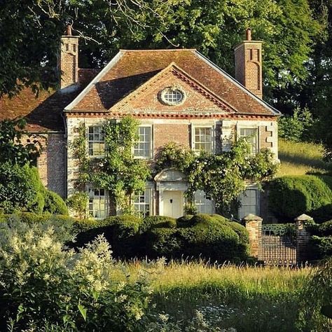 Rebecca Howard Birdwell on Instagram: “Reddish House or Manor, an early 18th century house in Wiltshire’s Chalke Valley. This was home to Cecil Beaton and where he fell in love…” Cottage Aesthetic, Dream Cottage, Countryside House, Cottage Core Aesthetic, Cute House, English Cottage, Dream House Exterior, House Goals, English Countryside