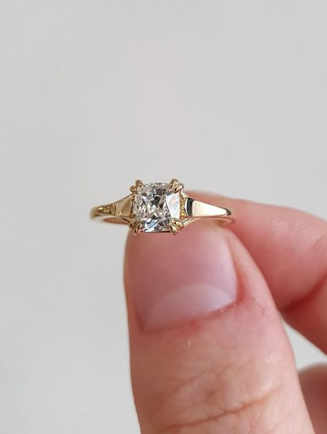 Gold Victorian Engagement Ring, Vintage Minimal Engagement Ring, Luxury Dainty Engagement Signet Ring, Simpler Vintage Engagement Ring, Engagement Ring Trends 90’s, Traditional Engagement Rings Vintage, Unique Timeless Engagement Rings, Trendy Engagement Rings, Natalie Marie Jewellery