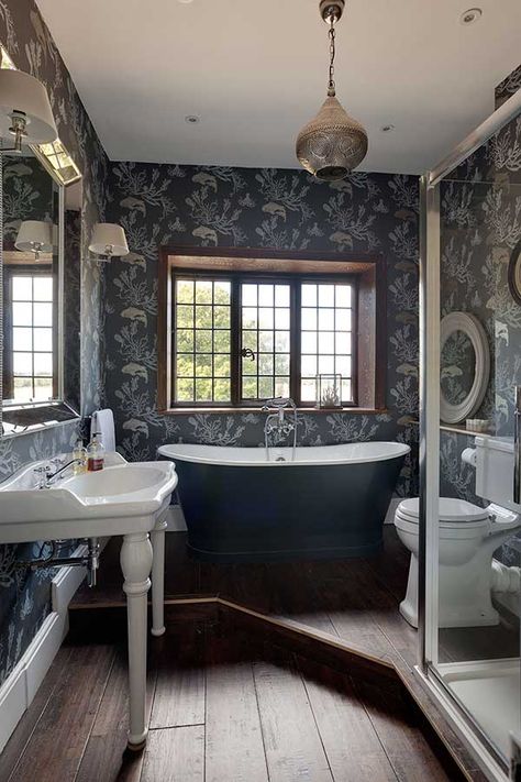 sultry moody bathroom with a raised roll top bath Victorian Style Bathroom, Top Bathroom Design, Period Living, Dark Bathrooms, Victorian Bathroom, Bad Inspiration, Rustic Bathrooms, Trendy Bathroom, Bathroom Design Luxury