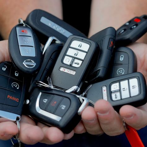 Why you should keep your key fob in a metal (coffee) can — USA TODAY Locked Keys In Car Hack, Honda Car Keys, Bmw Car Keys, Locked Keys In Car, Tesla Key Fob, Car Key Holder, Car Alarm, Smart Key, Dual Band