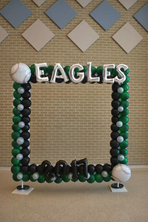 Sports Banquet Decorations, Sports Banquet Centerpieces, Football Party Balloons, Baseball Banquet, Senior Night Football, Soccer Senior Night, Soccer Banquet, Volleyball Senior Night, Volleyball Party