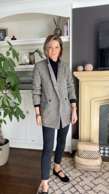 Velvet Mary Janes Outfit, Black Mary Janes Outfit, Black Velvet Blazer Outfit, Velvet Blazer Outfit, Velvet Mary Janes, Mary Jane Outfit, Mary Janes Outfit, Jeans Blazer, Black Velvet Blazer