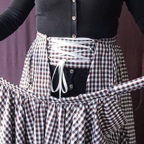 Wildflower Design Patterns | The coolest thing about the #wfcoquelicotskirt is its adjustable waistband and LARGE 18thc. Style pockets! (Lots of room for snacks, a book… | Instagram Gathered Circle Skirt, Adjustable Skirt, History Bounding, Wildflower Design, Wardrobe Architect, Month Of April, English And French, Diy Skirt, Vintage Silhouette