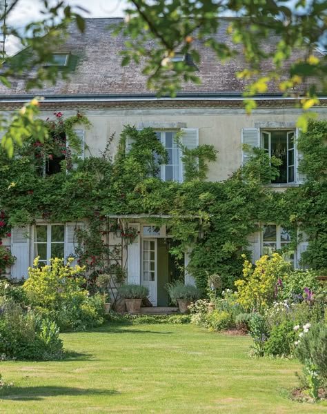 Gracious French Living with Sharon Santoni Sharon Santoni, My French Country Home, French Living, French Cottage, Yoga Photography, French Countryside, French Farmhouse, French Country House, French Country Style