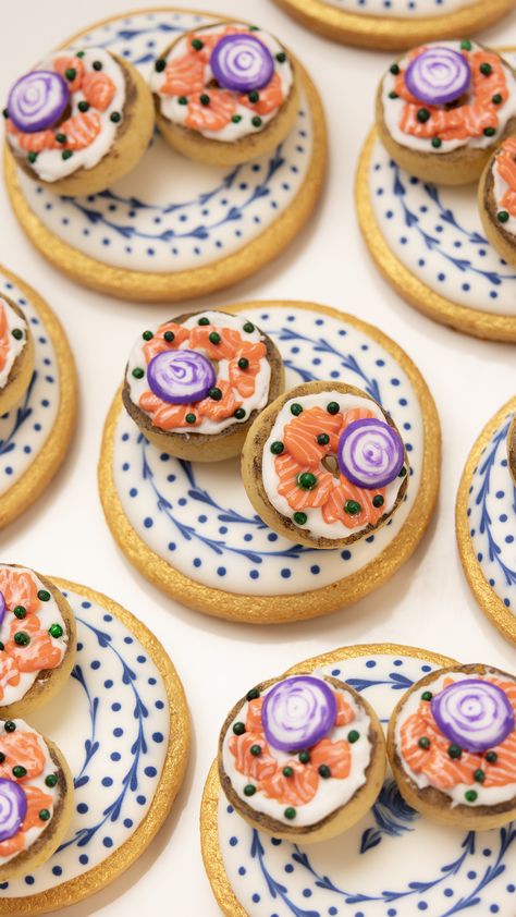 A bagel with cream cheese and lox is one of my favorite things to eat! Learn to make these adorable mini bagels and lox cookies decorated with royal icing in my latest tutorial in the Cookie Art Club. These cute decorated cookies will be a hit at your next brunch! Bagel With Cream Cheese, Cookies Decorated With Royal Icing, Mini Bagels, Bagel Cream Cheese, Things To Eat, Royal Icing Decorations, Cookies Decorated, Cookie Art, Perfect Desserts