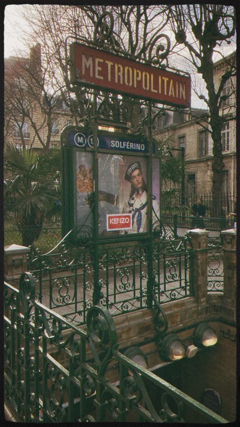 #paris #aesthetic #parisian #metro #metropolitan #france #street #streetstyle #streetphotography #frankreich Paris Metro Aesthetic, Metro Aesthetics, France Street, Paris Shooting, Metro Paris, Paris Rooftops, Paris Metro, Paris Aesthetic, People Dancing