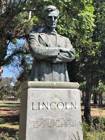 Abraham Lincoln Pictures, Abraham Lincoln Painting, Abraham Lincoln Family, Lincoln Heights Los Angeles, Los Angeles Pictures, Abraham Lincoln Statue, Abraham Lincoln Presidential Library And Museum, Usa Presidents, Abe Lincoln