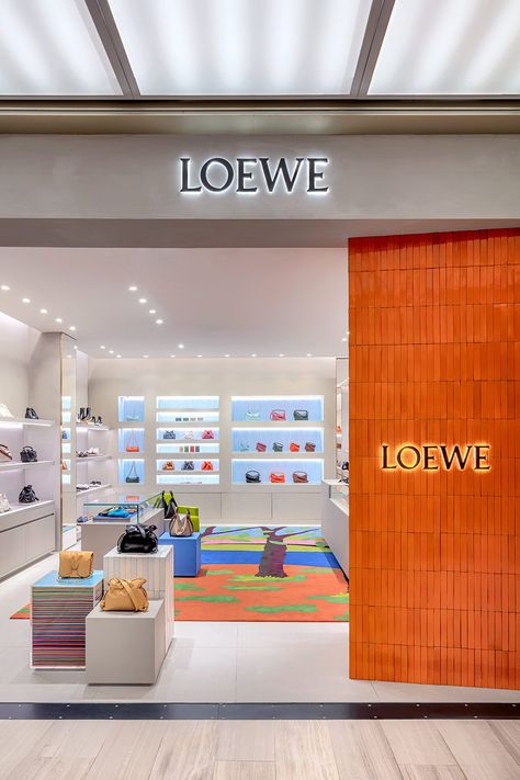 Diving into color. Photographing Loewe — David Cardelús Architectural Photography Loewe Store Interior, Outdoor Retail Store Design, Loewe Store, Comercial Interior Design, Colorful Art Installations, Material Display, Orange Store, Fashion Installation, Commercial Space Design