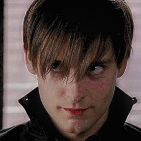 Emo Peter Parker, Emo Spiderman, Spiderman Tobey Maguire, Spiderman Tobey, Bully Maguire, Tobey Maguire, Marvel Tattoos, Black Spiderman, Spiderman 3