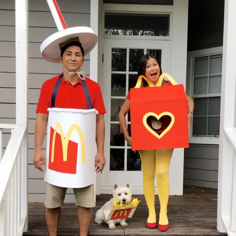 My own DIY pregnancy Halloween costume announcement: "Waiting for our nugget to complete our Happy Meal!"   Posterboard, medium moving box, beat up box, shopping bag, and yellow foam sheet.  Total cost <$15 Mcdonalds Costume Ideas, Family Costume Ideas For 5 Diy, Mcdonald’s Trunk Or Treat Ideas, Mcdonalds Group Costume, Mcdonalds Costume Halloween, Mcdonalds Halloween Costumes, Happy Meal Costume, Mcdonald’s Costume, Mcdonald’s Trunk Or Treat