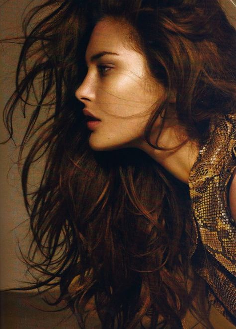 Hair Blowing In The Wind, Windswept Hair, Catherine Mcneil, Foto Top, Face Profile, Blowing In The Wind, Homemade Hair Products, Hair Remedies, Side Profile