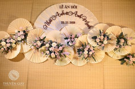 Filipiniana Backdrop, Rattan Backdrop, Traditional Lobola Decor, Fan Backdrop, Filipiniana Wedding Theme, Filipiniana Wedding, Flower Backdrop Wedding, Fall Decor Diy Crafts, Wedding Background Decoration