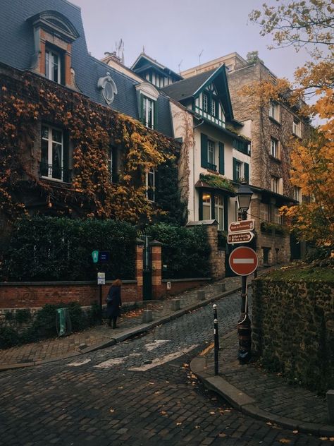 France Autumn, Small Town Life, Montmartre Paris, Autumn Scenes, Autumn Scenery, Autumn Aesthetic, City Aesthetic, Pretty Places, Travel Aesthetic