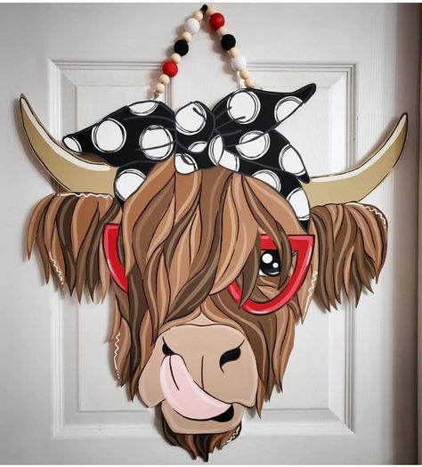 Cow Craft, Highland Cow Painting, Highland Cow Art, Western Crafts, Door Hangers Diy, Door Hanger Template, Door Signs Diy, Cow Decor, Wooden Door Signs