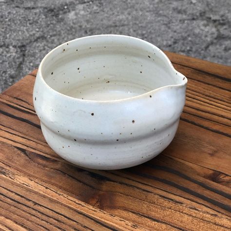 I can’t stop looking at this chawan (matcha bowl). Even our little friend liked it (scroll to the end to see the June bug). You can shop this beauty now on our website bonlemonmarket.com or live at our next PopUp. Make your Monday beautiful 😍 #mondaymotivation #teatime #matchalover #chawan #matchabowl Matcha Tea Set, June Bug, Matcha Bowl, Tea Bowl, Matcha Tea, To The End, Tea Set, Tea Time, Matcha