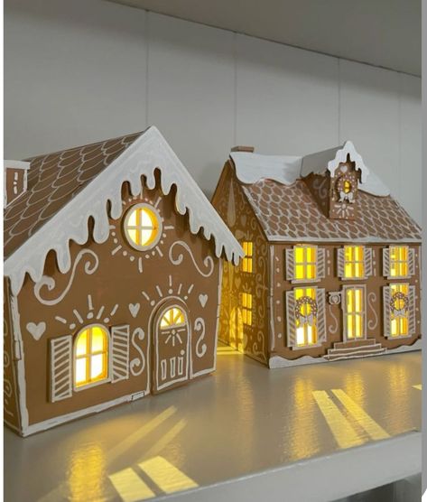 Gingerbread House With Cardboard, Gingerbread House Made Of Cardboard, Cardboard Gingerbread House Ideas, Wooden Gingerbread House Diy, Gingerbread House Out Of Cardboard, Diy Gingerbread House Cardboard, Gingerbread Cardboard House, Christmas Gingerbread House Decor, Cardboard Gingerbread House Diy