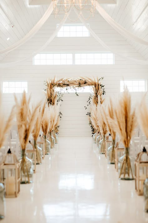 This amazing cold weather wedding will have you ready to plan your own winter event! Modern, boho, and oh-so glam, this wedding is filled with so many thoughtful details. | Photographer: @brandiallysephoto Wheat Wedding, Chic Wedding Style, Boho Wedding Backdrop, Wedding Cruise, Rustic Wedding Backdrops, Wedding Isles, Rustic Winter Wedding, Rustic Wedding Chic, Wedding Backdrop Design