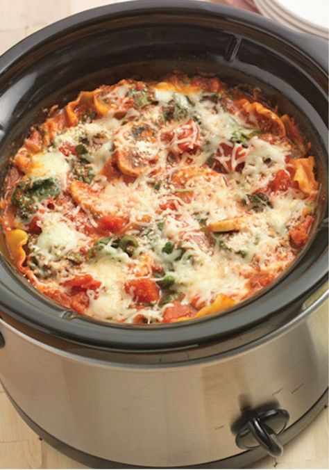 Grab your slow cooker and make this amazing Slow Cooker Mushroom Spinach Lasagna tonight! It’s just as delicious as lasagna, but much simpler to make! Mushroom Spinach Lasagna, Vegetarian Lasagna Recipe, Mushroom Spinach, Produce Recipes, Vegetarian Lasagna, Crockpot Ideas, Slow Cooker Vegetarian, Spinach Lasagna, Crockpot Slow Cooker