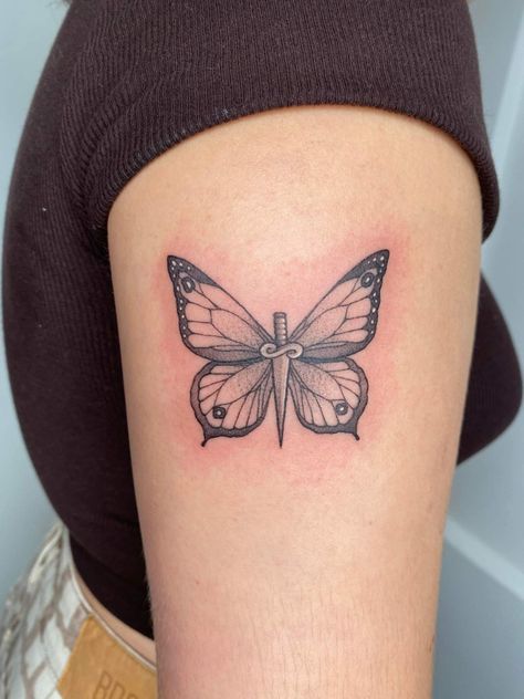 Butterfly tattoo Jjk Aesthetic, Adventure Tattoo, Dragon Tattoo Art, Stylish Tips, Stardust Crusaders, Doodle Tattoo, Cute Little Tattoos, Side Tattoos, New Tattoo