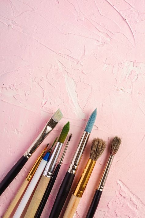 Paint brushes, artist tools for drawing ... | Premium Photo #Freepik #photo #watercolor #table #paint #brush Paint Brushes Aesthetic, Paint Brushes Photography, Tools Photography, Artist Tools, Photo Paint, Easter Paintings, Biology Art, Brush Background, Foto Aesthetic