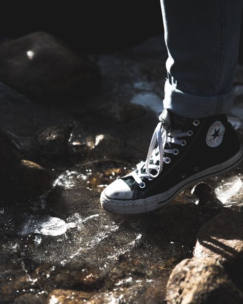 Black All Star Converse, Converse Photography, Shoe Photo, Converse Aesthetic, Converse Classic, Urban Sneakers, Tread Lightly, All Star Converse, Star Converse