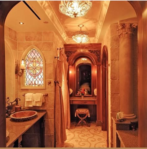 Cinderella Castle Suite bathroom Gryffindor Dorm, Hogwarts Dorm, Cinderella Suite, Casa Disney, Royal Bathroom, Casa Hobbit, Cinderella's Castle, Famous Castles, Sleeping Beauty Castle