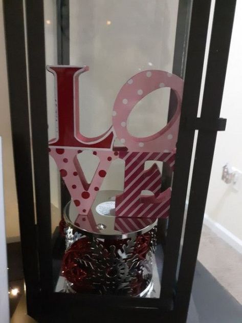 Tall Lantern Decor Ideas, How To Decorate A Lantern, Lantern Decor Ideas, Decorate Lantern, Valentine Wood Crafts, Recycled Christmas Decorations, Lantern Decor, Diy Valentine's Day Decorations, Valentine's Decor