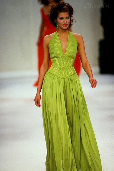 Runway Gowns, 90s Runway Fashion, Runway Fashion Couture, Early 2000s Fashion, Glam Dresses, Mode Inspo, Red Carpet Dresses, Early 2000s, Fancy Dresses