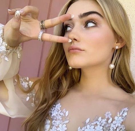 Silver Springs Fleetwood Mac, Zombies Cast, Zombies Disney, Meg Donnelly, Hula Dance, Zombie Disney, Ben Barnes, French Girls, Fleetwood Mac