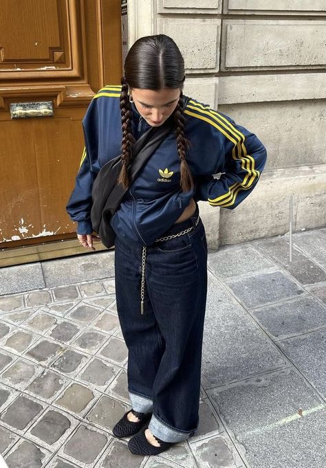 Sporty Jacket Outfit, Adidas Jacket Outfit Street Style, Adidas Zip Up Outfit, Adidas Track Jacket Outfit, Adidas Outfit Ideas, Adidas Jacket Outfit, Outfit Ideas Adidas, Adidas Aesthetic, Aesthetic Adidas