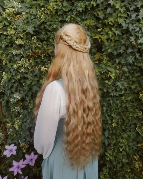 Medieval Hairstyles, Haircuts For Long Hair With Layers, Minako Aino, Long Dark Hair, Fantasy Hair, Long Layered Hair, Haircuts For Long Hair, Long Blonde, Long Blonde Hair