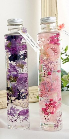 Japanese Herbarium, Herbarium Bottle, Bottle Diy, Pressed Flower Art, Japanese Flowers, New Love, Bottle Design, Japanese Style, Pressed Flowers