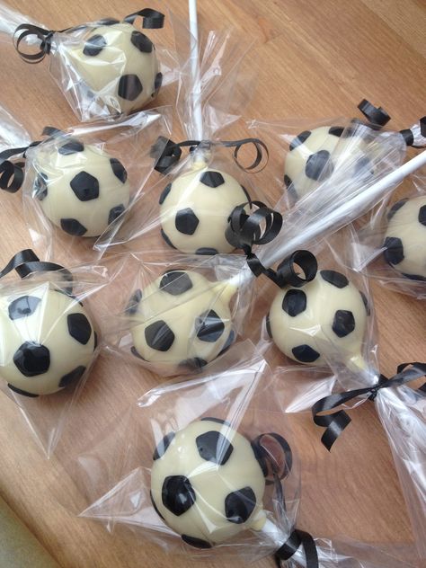 football cake pops Football Cake Pops, Football Party Decorations, Pop Cake, Birthday Party At Home, Pop Cupcakes, Ideas Cumpleaños, Football Birthday Party, Second Birthday Ideas, Football Cake