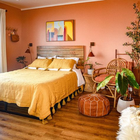 70s Bedroom Ideas, Colorful Farmhouse, Quilt Collection, Bold Bedroom, Modern Boho Bedroom, Orange Rooms, Fall Months, Bedroom Orange, 아파트 인테리어