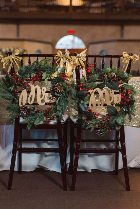 Christmas Wedding Centerpieces, Christmas Themed Wedding, Christmas Wedding Themes, Christmas Wedding Inspiration, Wedding Party Table Decorations, Christmas Wedding Ideas, Xmas Wedding, Christmas Wedding Decorations, Snow Wedding