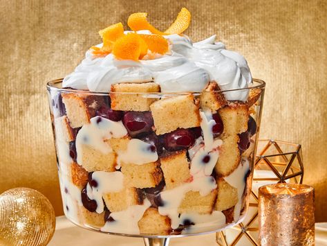 Old-Fashioned Trifle Mini Cranberry Cheesecake, New Years Eve Dessert, New Year's Desserts, Salted Caramel Cake, Caramel Apple Cake, Salted Caramel Cheesecake, Chocolate Trifle, Chocolate Torte, Trifle Desserts