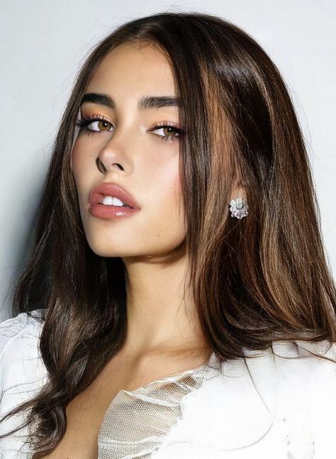 Hans Flick, Madison Beer Makeup, Madison Bear, Estilo Madison Beer, Madison Beer Style, Madison Beer Outfits, Beer Outfit, Carpet Looks, Nose Job