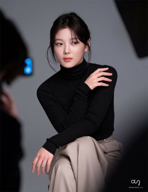 New Profile Photos Released (24/11/2020) 📸 Awesome Ent. Headshot Photoshoot, Professional Profile Pictures, Korean Photoshoot, Profile Photography, Kim You Jung, Corporate Portrait, Park Seo Joon, Photoshoot Studio, 사진 촬영 포즈