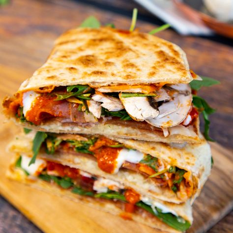 No Yeast Flatbread, Italian Flat Bread Recipe, Piadina Recipe, Camping Recipes Dinner, Italian Flat Bread, Italian Flatbread, Flatbread Sandwiches, Flatbread Recipe, Bread Soft