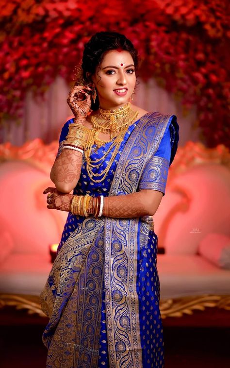 Bride Poses In Saree, Bride Stills Indian, Bengali Reception Bridal Look, Bengali Bride Reception Look, Reception Video, Reception Poses, Bride Images, Kolka Design, Bengali Fashion