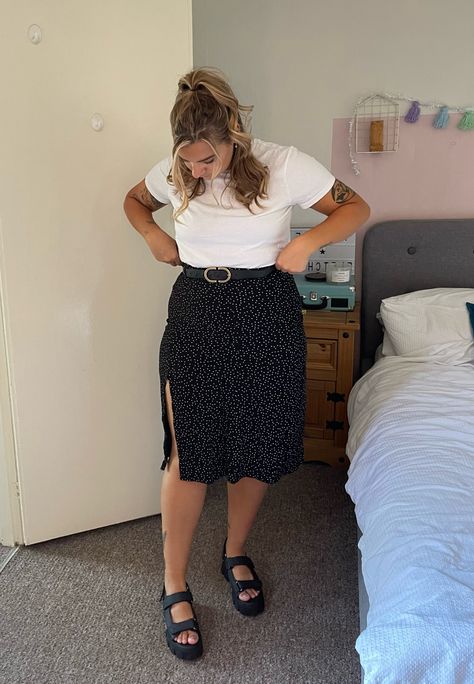 Curvy Outfit Inspo Summer, Plus Size Tee Shirt Outfit, Outfit Ideas Xl Size, Size 16 Outfit Ideas, Plus Size Summer Fashion For Women, Hourglass Figure Outfits Plus Size, Size 20 Outfits, Outfits For Petite Curvy Women, Spring Midsize Outfits