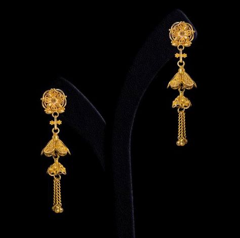 Earrings Collection Gold, Latest Gold Earrings Designs, Latest Gold Earrings, Jwellary Design, Jhumkas Gold, Gold Jhumkas, Latest Earrings Design, Earrings Latest, Daily Earrings