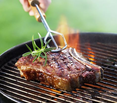 Steak Marinades, Grilling The Perfect Steak, Doner Kebab, Grilled Steak Recipes, Perfect Steak, Pan Seared Salmon, Steak Marinade, Grilling Tips, Best Steak