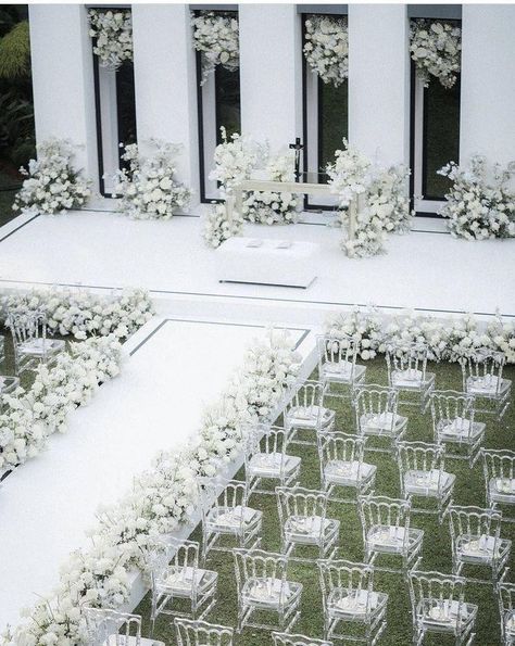 Luxury Wedding Flowers Decor, Wedding Venues In Texas, White Wedding Decorations, Dream Wedding Reception, Wedding Stage Design, Dream Wedding Decorations, White Wedding Theme, Luxury Wedding Decor, Wedding Planning Decor