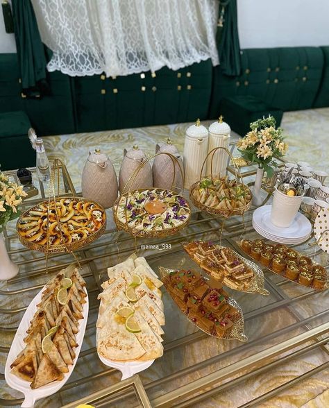 Engagement Party Food, Arab Lifestyle, Nikkah Ideas, Open Buffet, Camping Kitchen, Fancy Dress Design, Party Food Appetizers, Home Office Space, Food Presentation